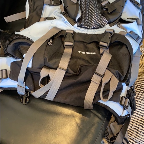 L.L. Bean Women’s White Mountain Hiking Backpack - Picture 5 of 5